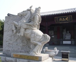 Yuan Chonghuan's statue at his ancestral home